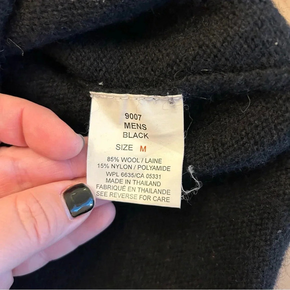 Woolrich Men’s Wool Blend V-Neck Sweater Size M Black with Tan contrast - Picture 6 of 9